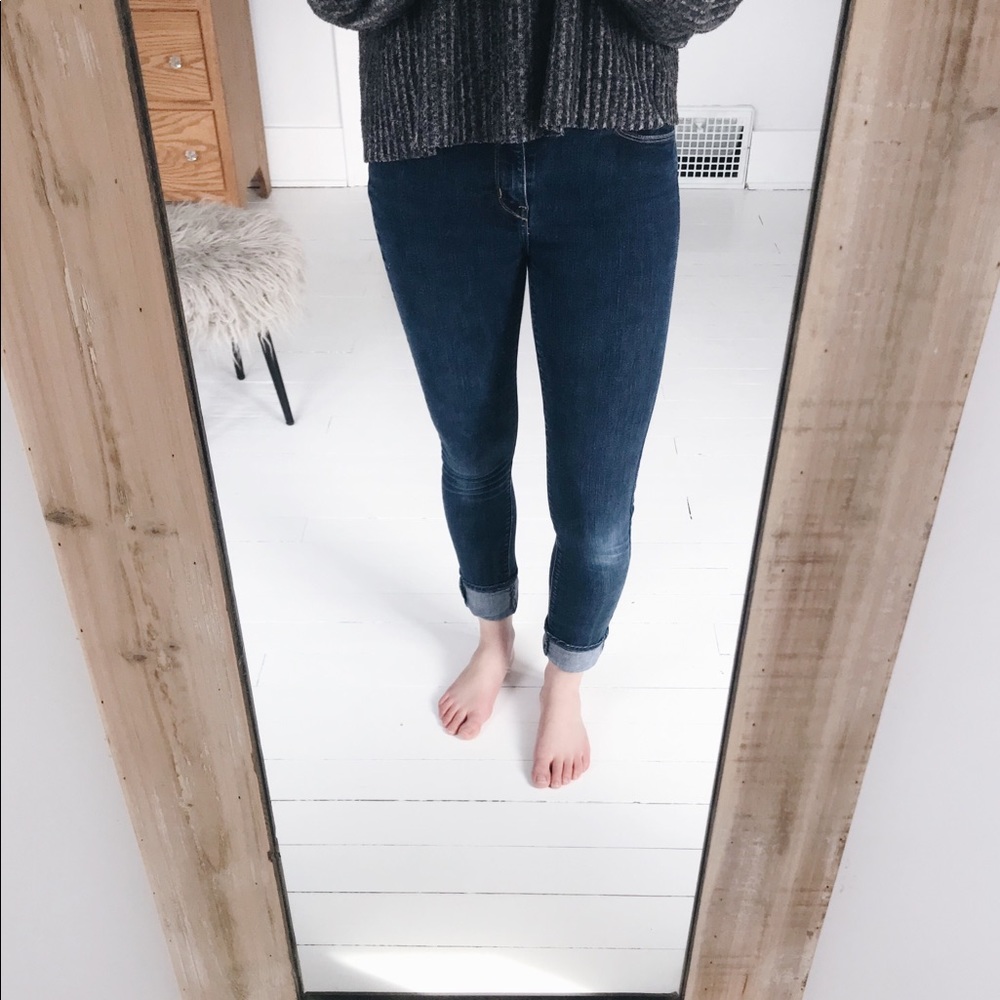Levi’s | High rise  skinny jeans 27- fit like a 26